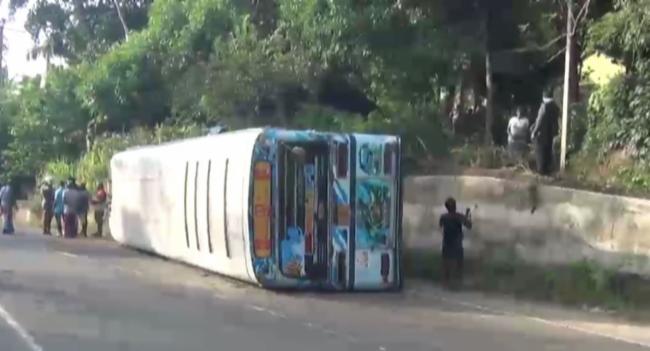 14 injured in Galahitiya bus accident